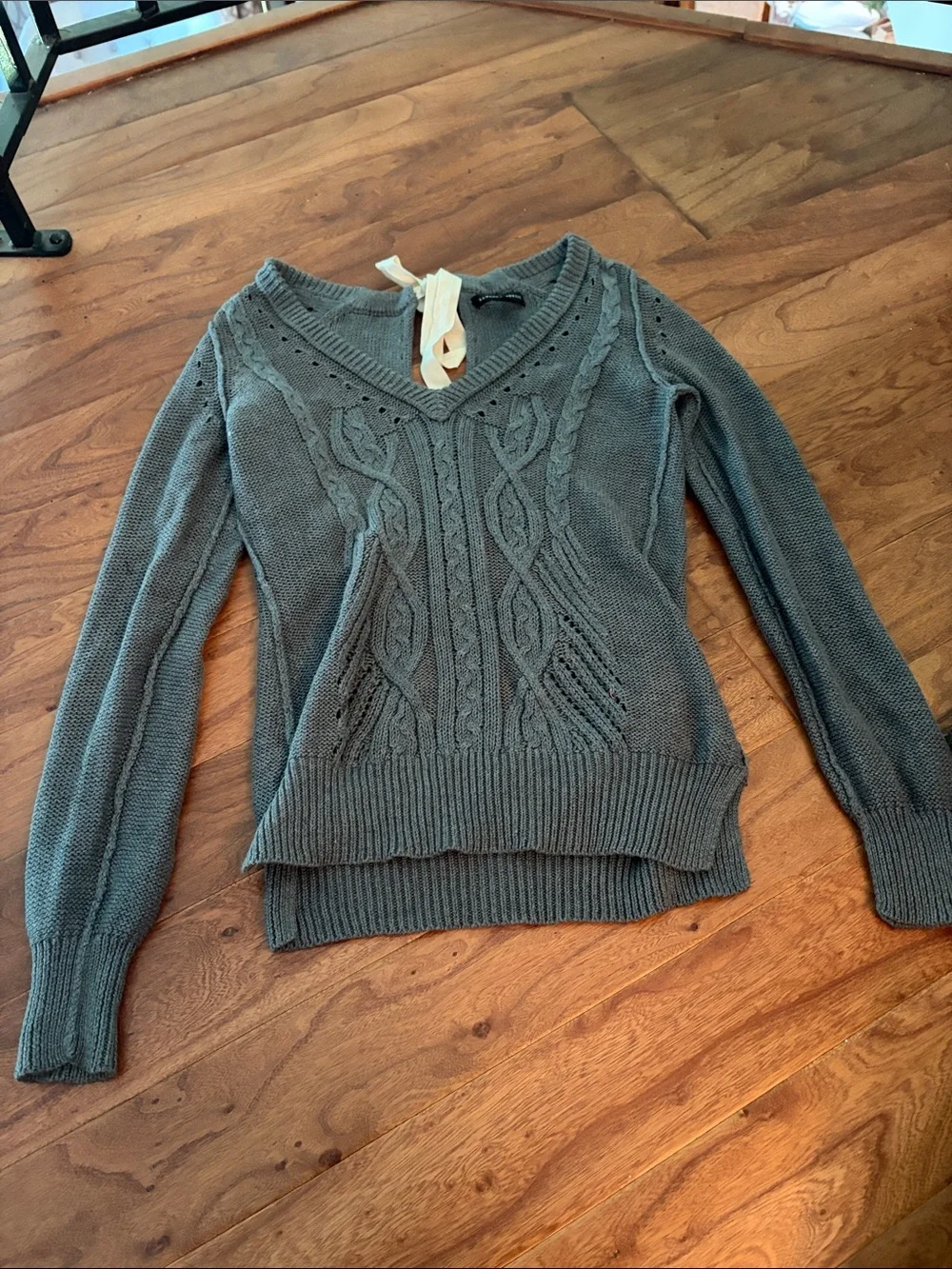 Banana Republic Grey Chunky Cable Knit V-Neck Sweater Bow Tie Size Small